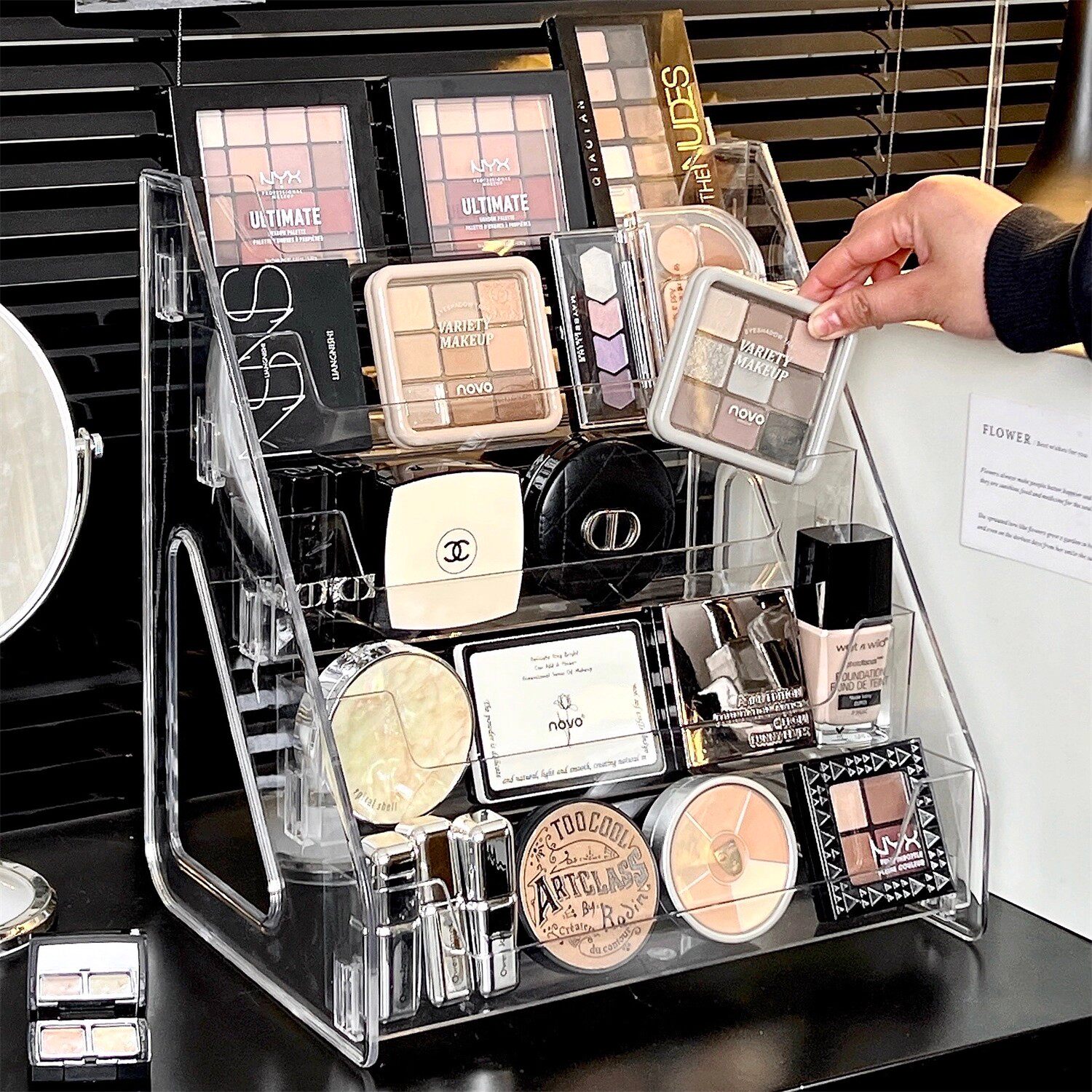 化妆品收纳盒桌面高级感亚克力阶梯架梳妆台护肤品眼影口红置物架