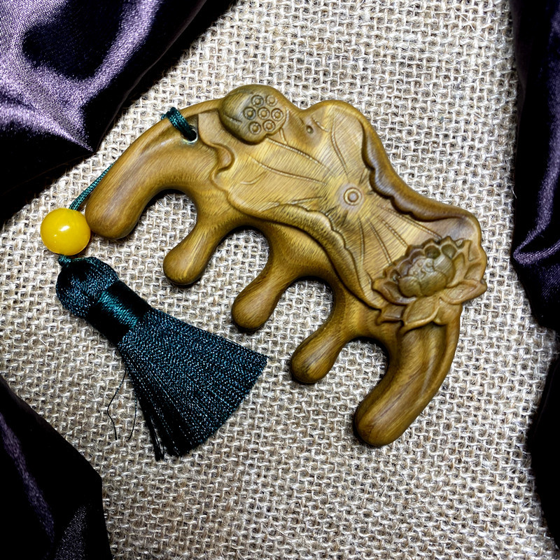 新款上市绿檀木雕花经络按摩梳紫檀木梳头部经络梳木质礼品按摩梳