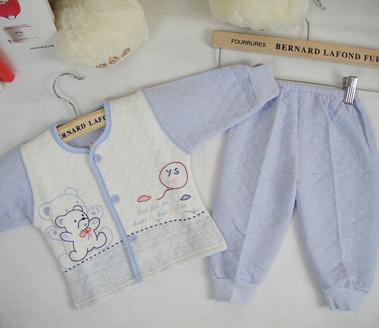 Coffret cadeau pour bébé - vêtements - Ref 1965159 Image 4