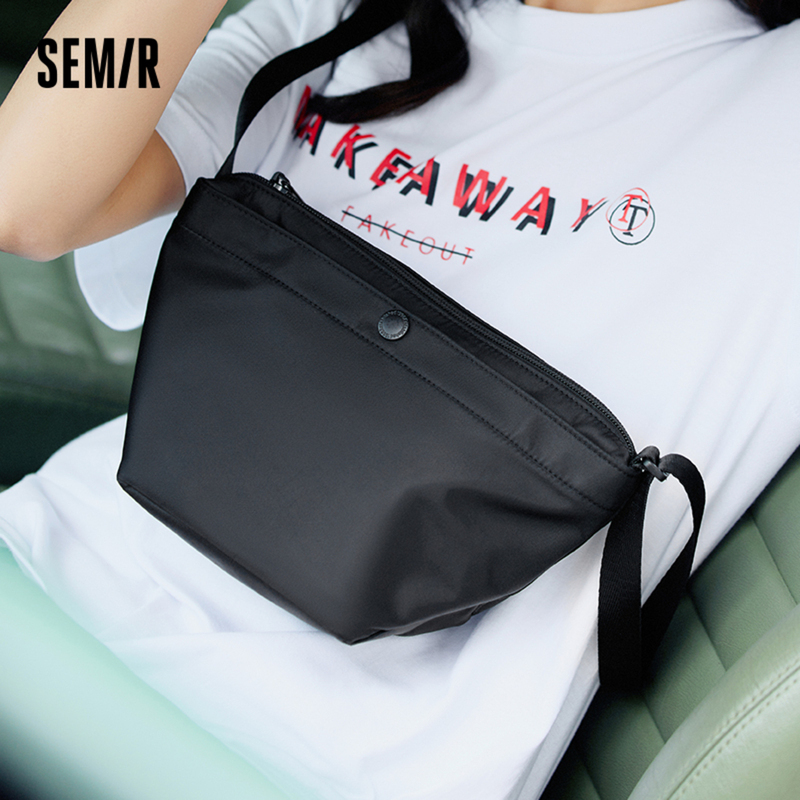 森马斜挎包女新款通勤单肩包小包运动包帆布尼龙包休闲饺子包潮流