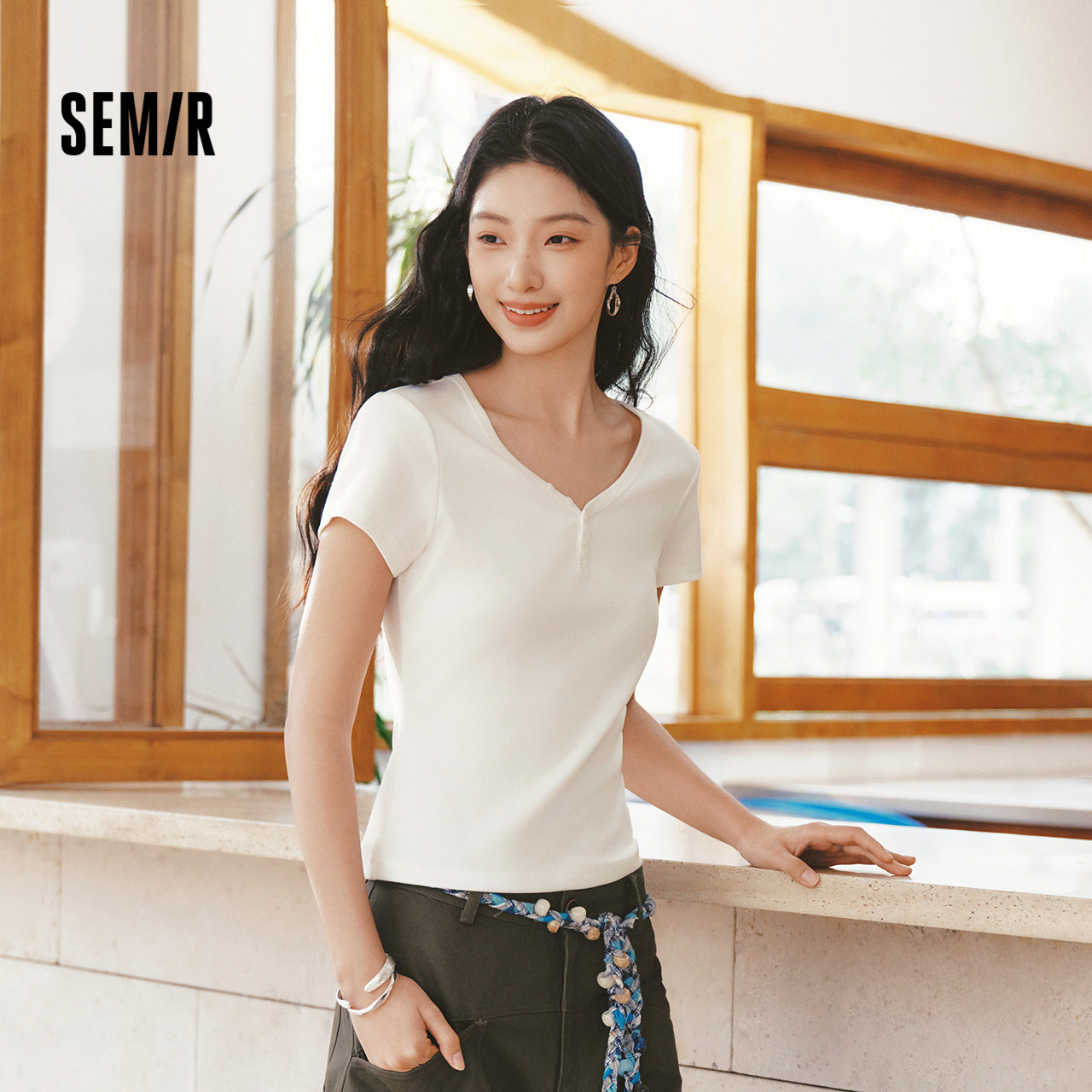 森马短袖T恤女夏季短款V领半开襟套头衫紧身纯色正肩2026新款上衣