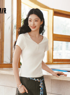 森马V领半开襟正肩短款短袖T恤女