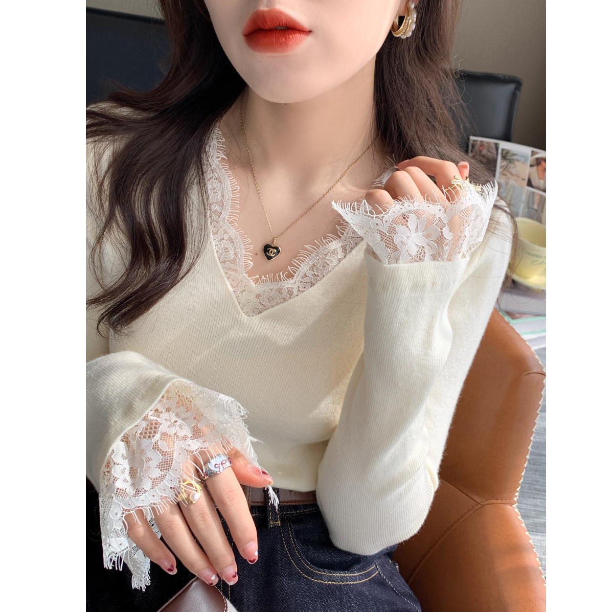 V领睫毛蕾丝打底衫女内搭2025秋季新款法式毛衣设计感针织A10161
