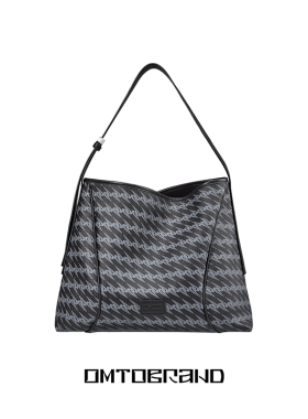 OMTO黑松露软hobo包2026春夏新款大容量斜挎女包通勤松弛感单肩包