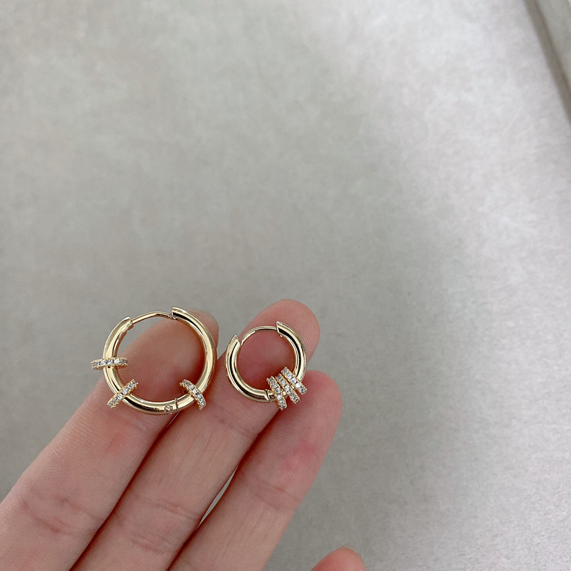 精致微镶多圈钛钢光板中性锆石