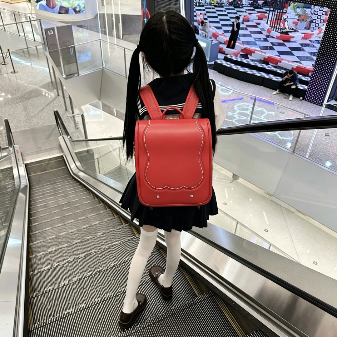 春宇小学生减负护脊超轻书包