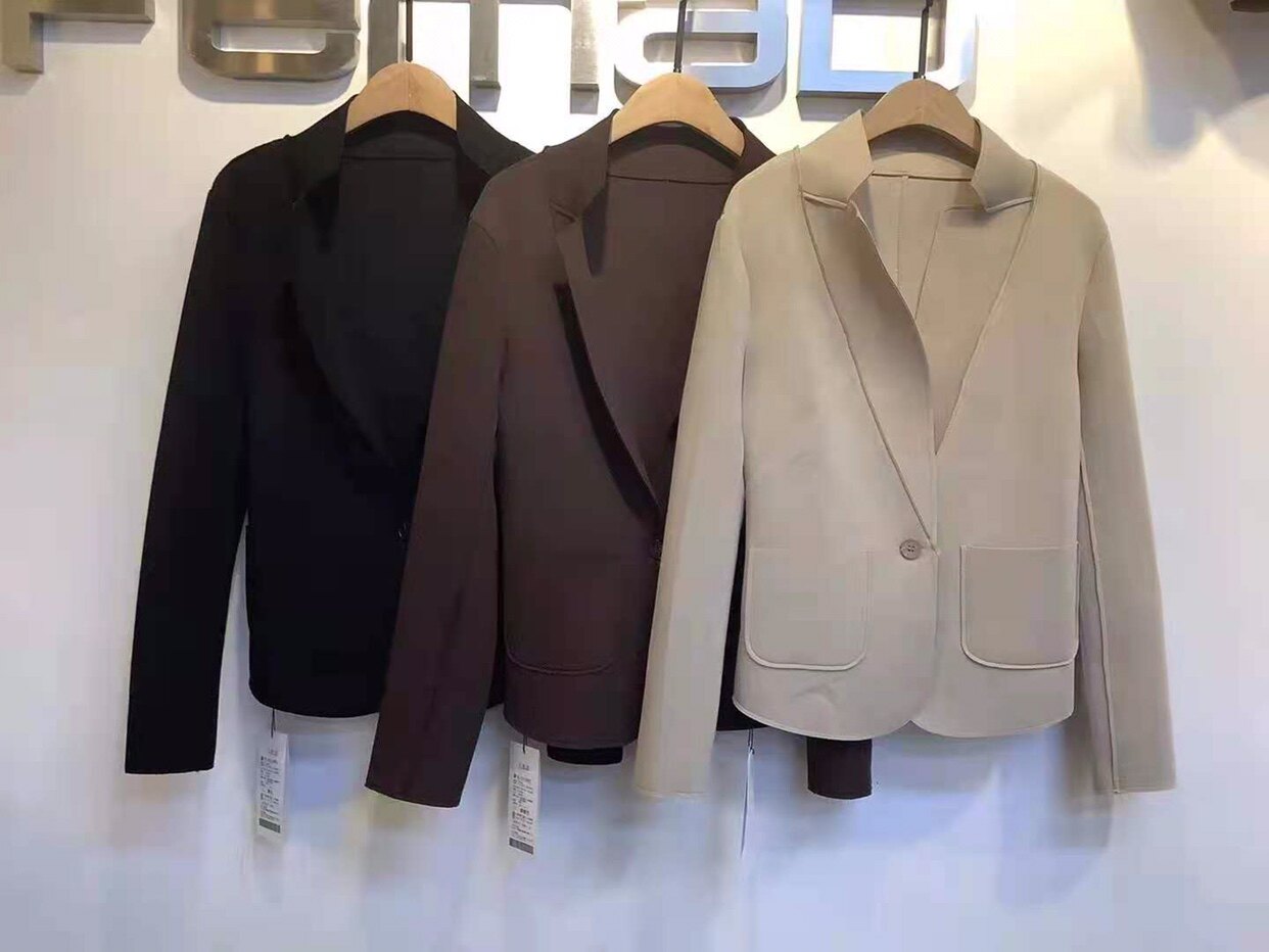 百搭菲玛掂211063秋季空气棉显瘦黑西服外套女青果领休闲西装