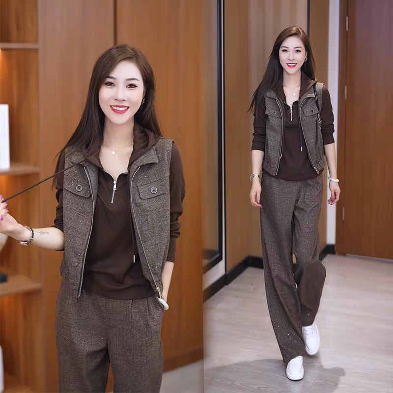 咖色休闲运动服套装女2026春秋新款时尚连帽卫衣马甲阔腿裤三件套