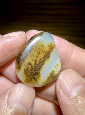 老石头和田玉青白玉黑油皮籽料原石一口气玩料肉质细油性高8.82克