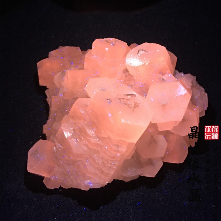 天然方解石荧光矿物晶体标本