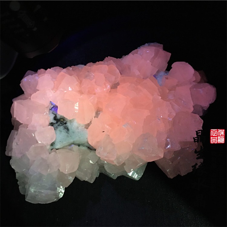 天然原矿标本实物图方解石