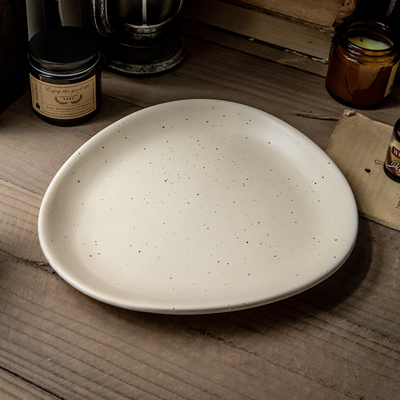 巷子尾简约泼墨陶瓷三角盘子