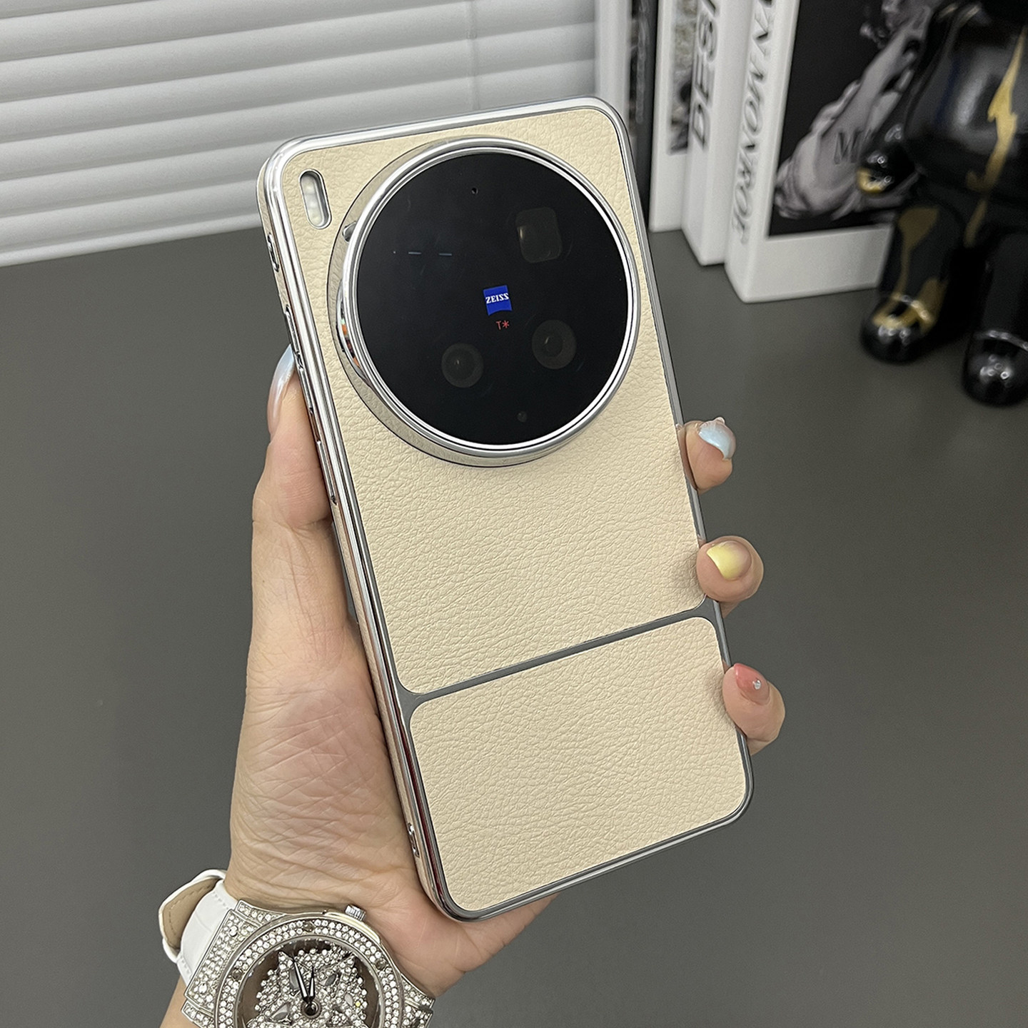 三只鱼【气质拓界荔枝皮纹磁吸卡其色】适用vivox300ultra/vivox300s手机壳新款高档小众防摔全包保护套男女