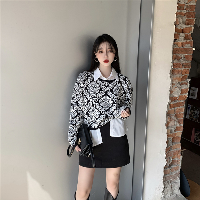 Real Price vintage color matching round neck knitted sweater + high waist A-line buttock skirt + versatile shirt
