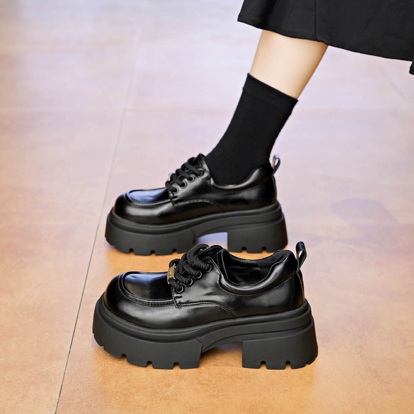 英伦风厚底乐福鞋女2026春季新款黑色漆皮系带小皮鞋高粗跟单鞋子