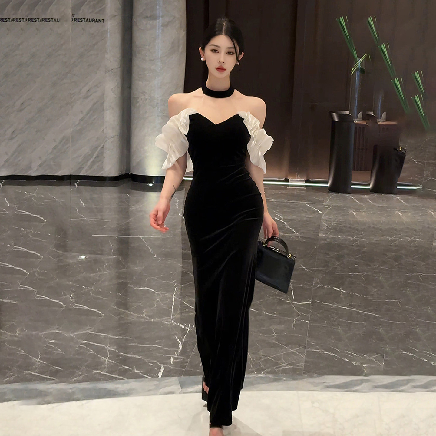 赫本风黑色丝绒一字肩泡泡袖长裙女名媛气质小众高级感性感晚礼服