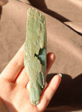 新疆玉龙河沙枣青籽料悟道牌把件