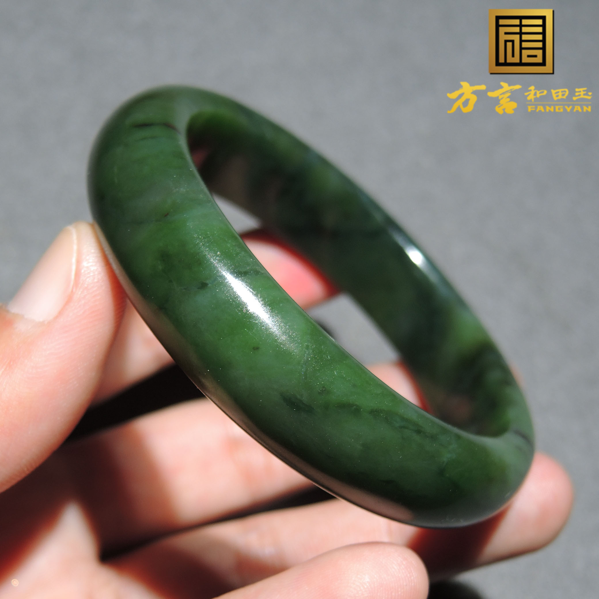 方言和田玉精品俄料老坑碧玉菠菜绿色高油润内径58mm宽条手镯子S6