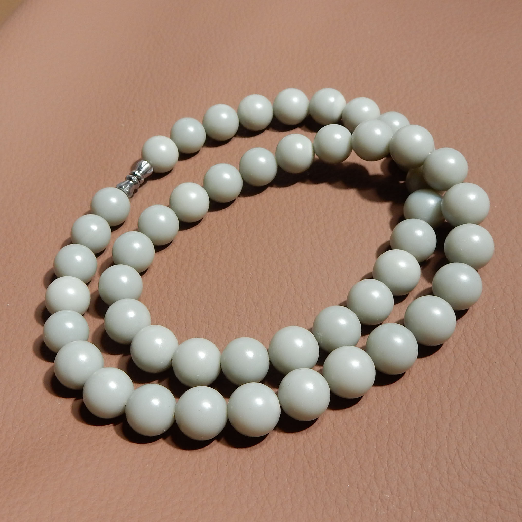 震惊方言和田玉收藏级细腻油润新疆珍稀蓝调沙枣青籽料10mm项链x5