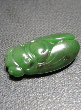 收藏方言品牌和田玉特色俄罗斯老料红皮阳绿色一鸣惊人吊坠挂件h2