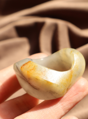 洒金皮白玉底青花籽料卡20mm戒指