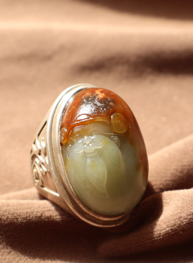 新疆红沁白玉籽镶嵌财神19MM戒指