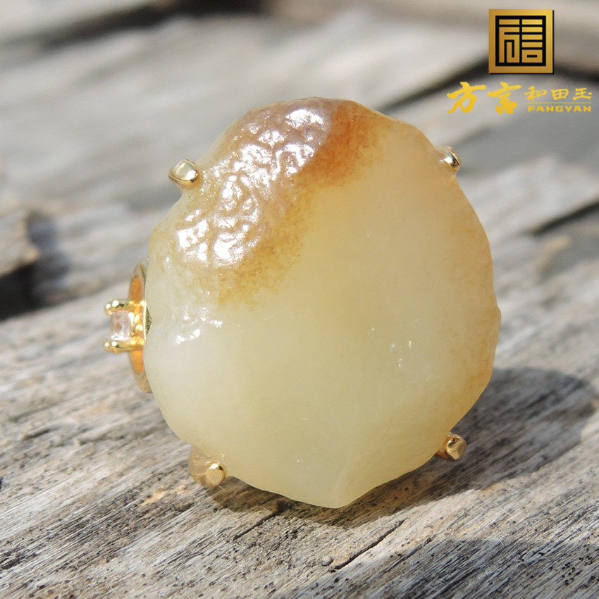 方言珍藏级多彩玉鱼籽皮正品包浆金蟾象形戈壁原石玩料银镶戒指R