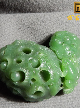 俄罗斯老坑碧玉呱呱来财手把件