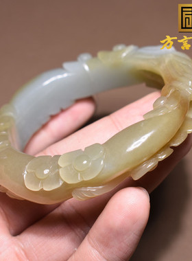 方言和田玉精品新疆且末料蓝色基调黄金糖内径卡57mm雕花手镯R1