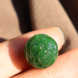 方言和田玉精品俄罗斯老坑料菠菜绿猫眼碧玉牡丹花14mm单珠吊坠A2