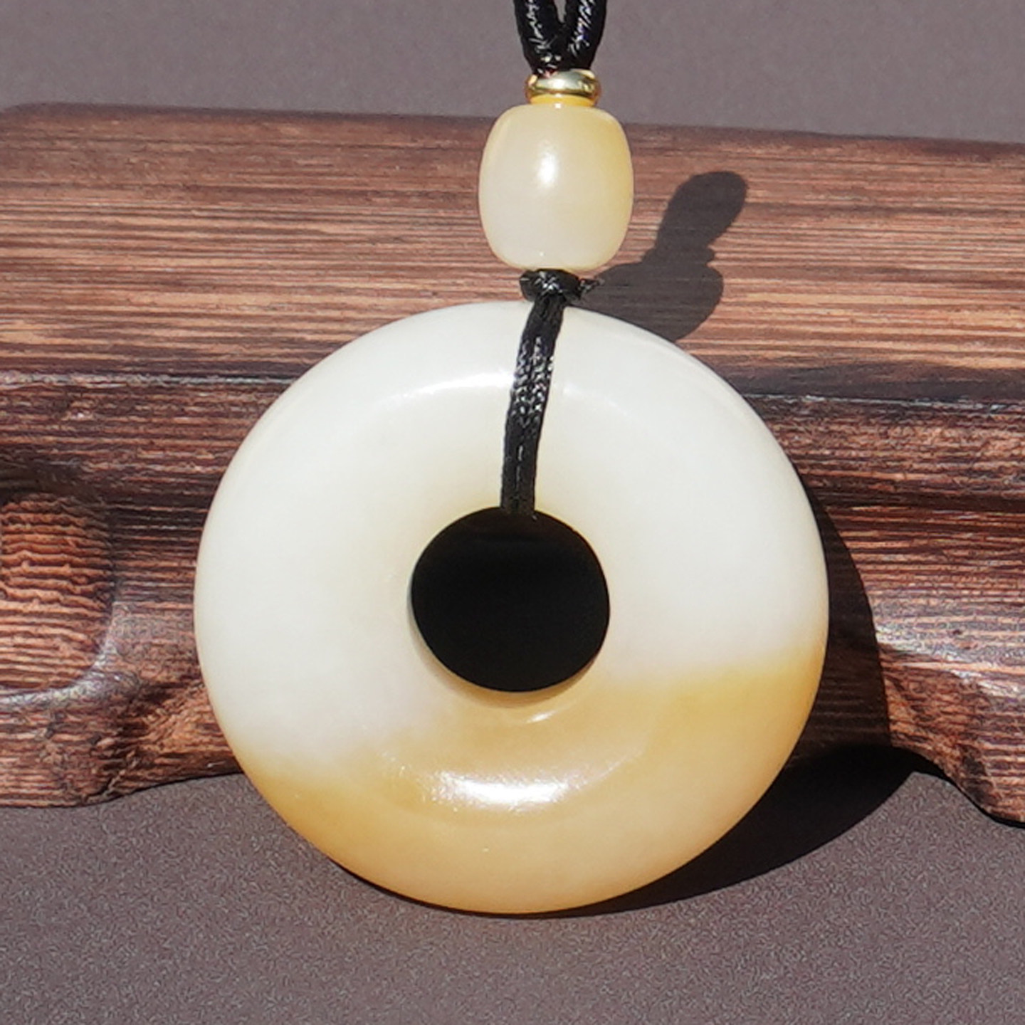 重磅罕见方言和田玉精品俄罗斯巴沙黄金糖白肉细腻面包圈平安扣A6