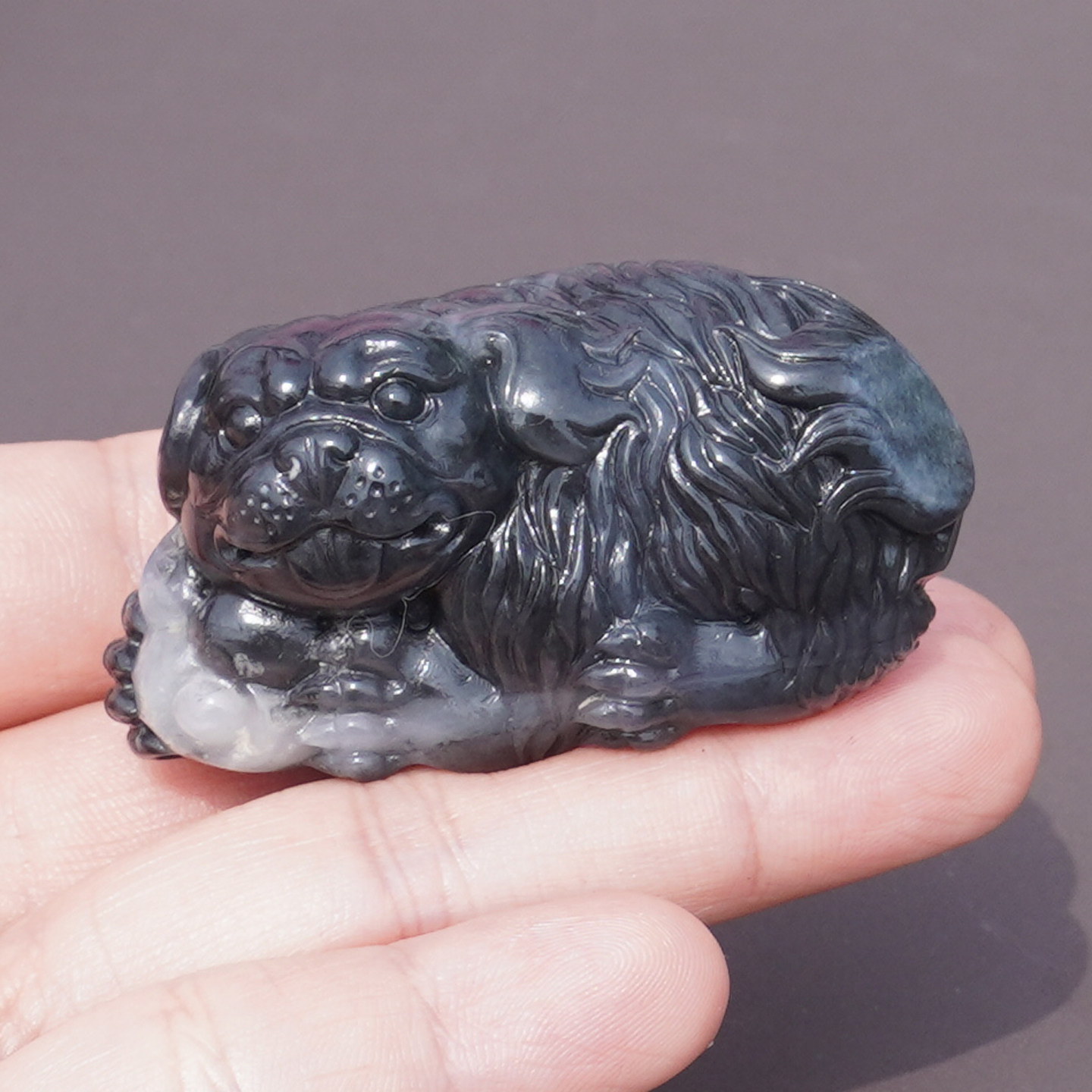 方言和田玉珍稀新疆留皮孔细腻油润聚墨青花籽料生肖狗高端把件A6