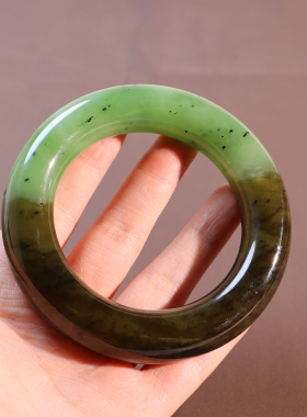 乌兰海碧玉苹果绿糖56mm胖圆手镯