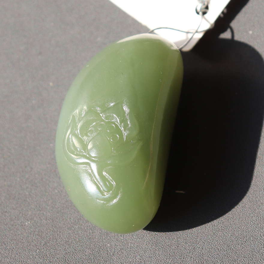 惊呆方言和田玉佩戴级俄罗斯老坑料碧玉粉绿精美荷花吊坠挂件A8