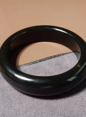 新疆细腻细腻黑青玉籽料内径