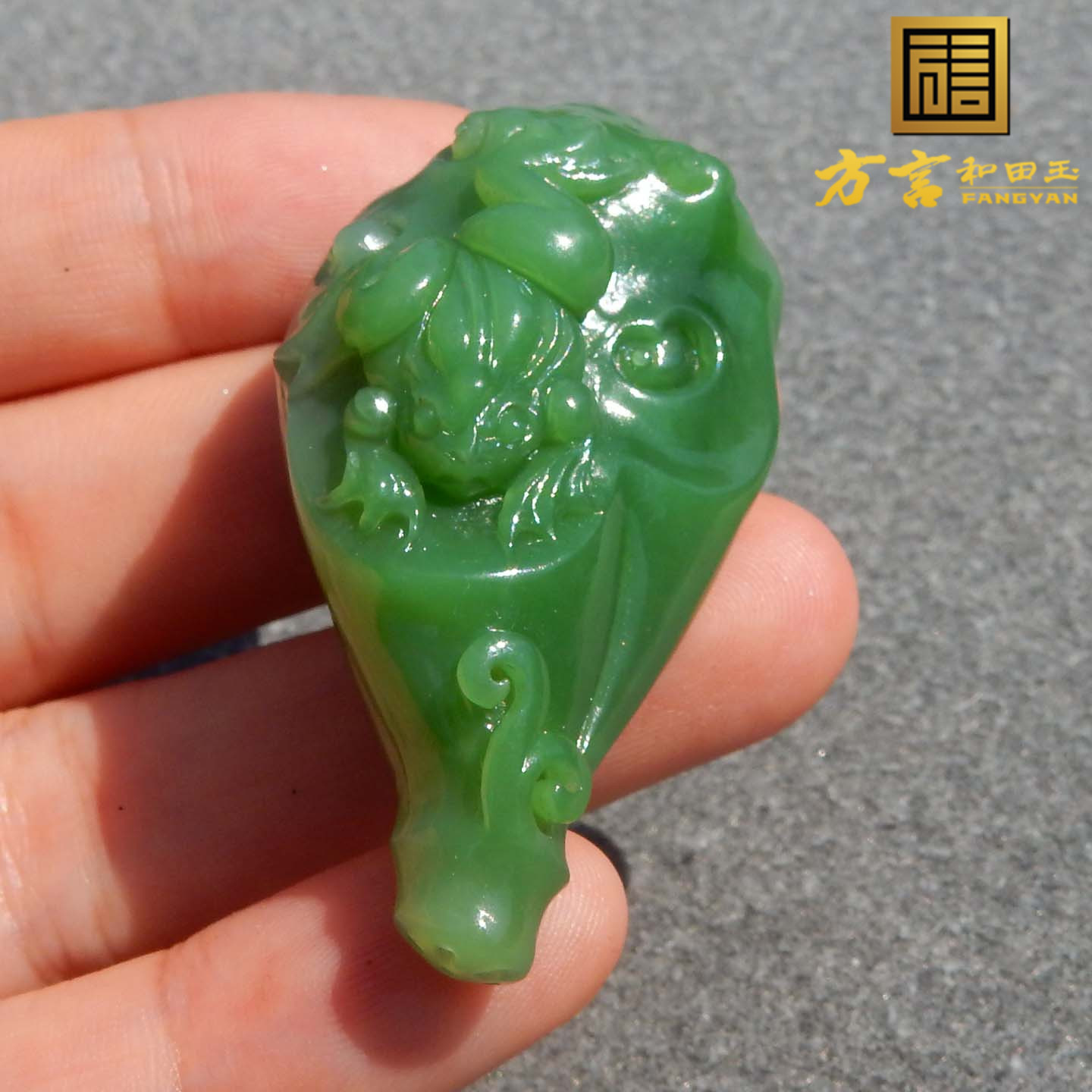 精品方言和田玉珍藏级俄罗斯双色粉青阳绿碧玉呱呱来财吊坠挂件s2