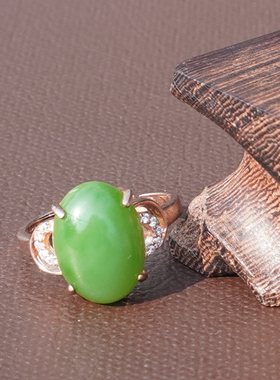 方言和田玉俄料阳绿碧玉银镶戒指