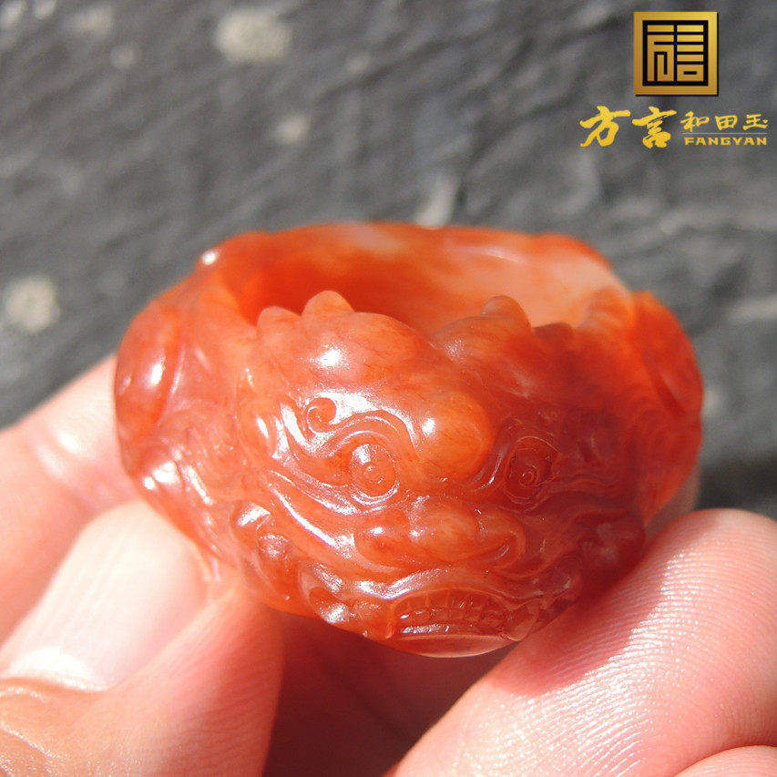 方言镇店之宝蒋喜珍品罕见老熟如酥一眼真鸽血色红玉龙扳指戒指R