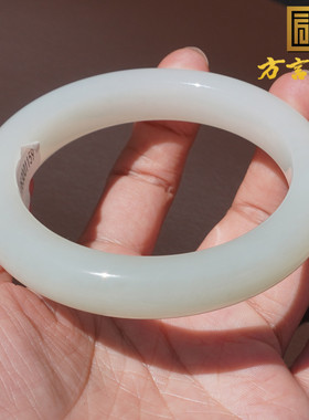 和田玉俄无结构羊脂白玉带翠手镯