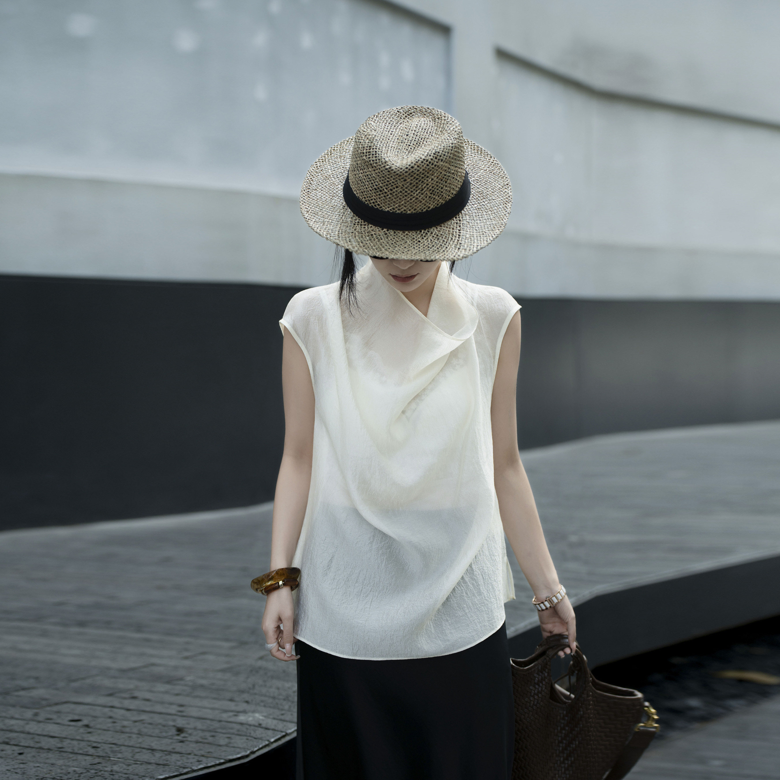 轻奢高级感立领天丝无袖衬衫宽松透视极简风优雅减龄上衣女