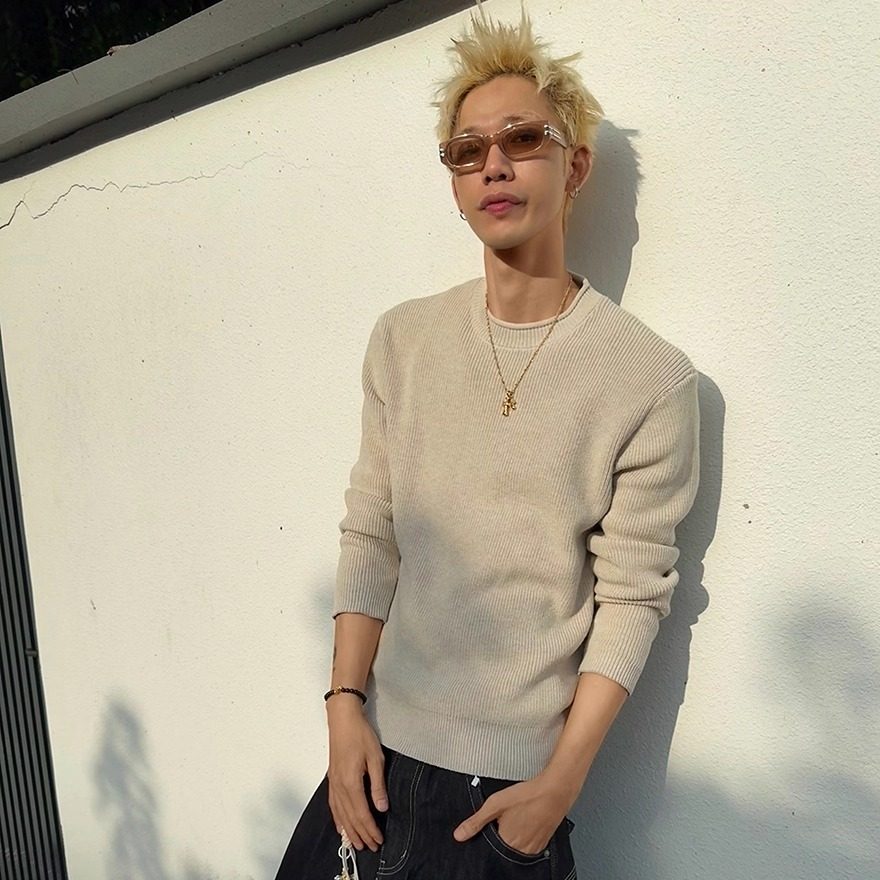 老钱风纯色肌理感卷边圆领针织衫