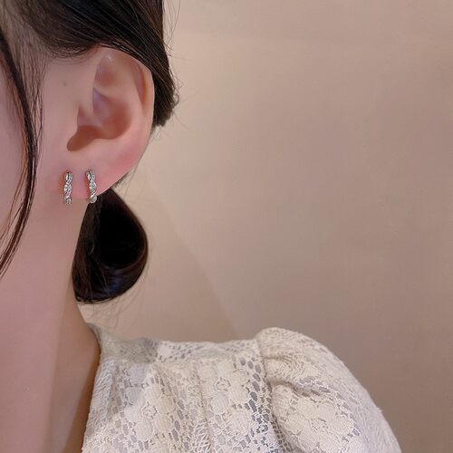 S925银针简约精致微镶麻花耳扣耳钉女轻奢小众韩国新款耳环耳饰品