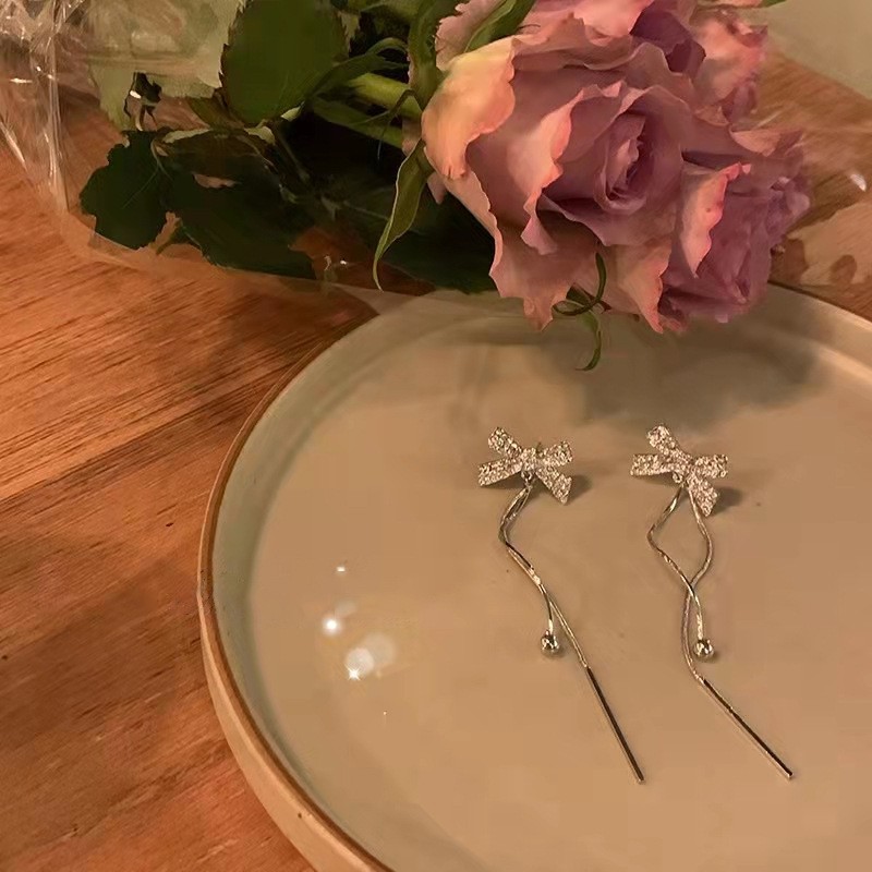 线条感蝴蝶结满钻耳环高级