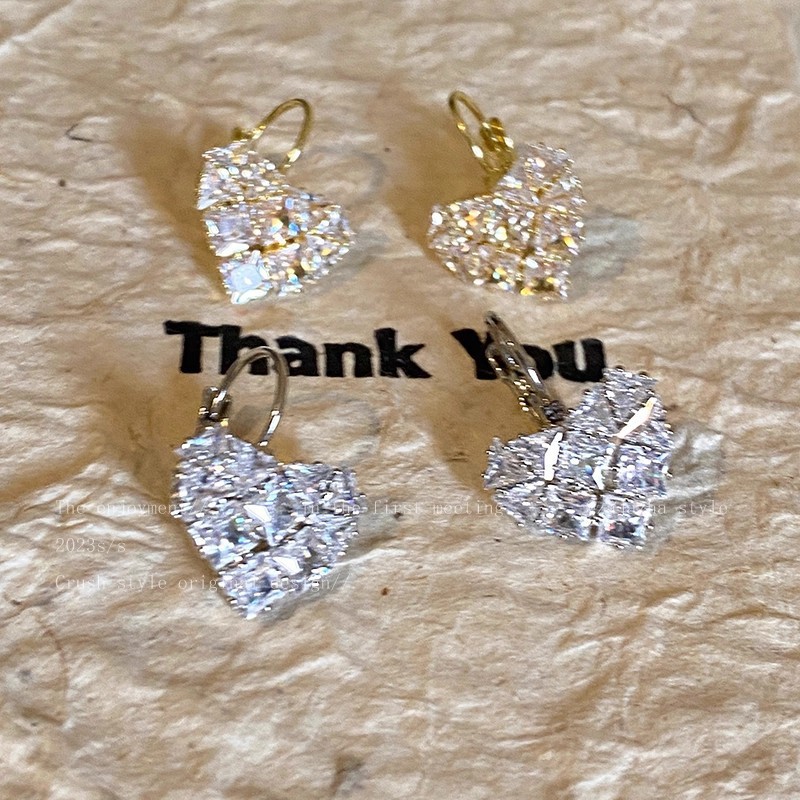 轻奢风精致小巧锆石爱心耳环