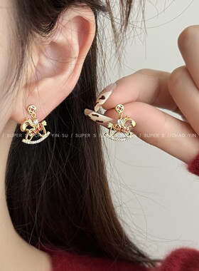 新年钱币木马微镶耳钉女2026年爆款马上有钱耳饰耳环马年过年新款