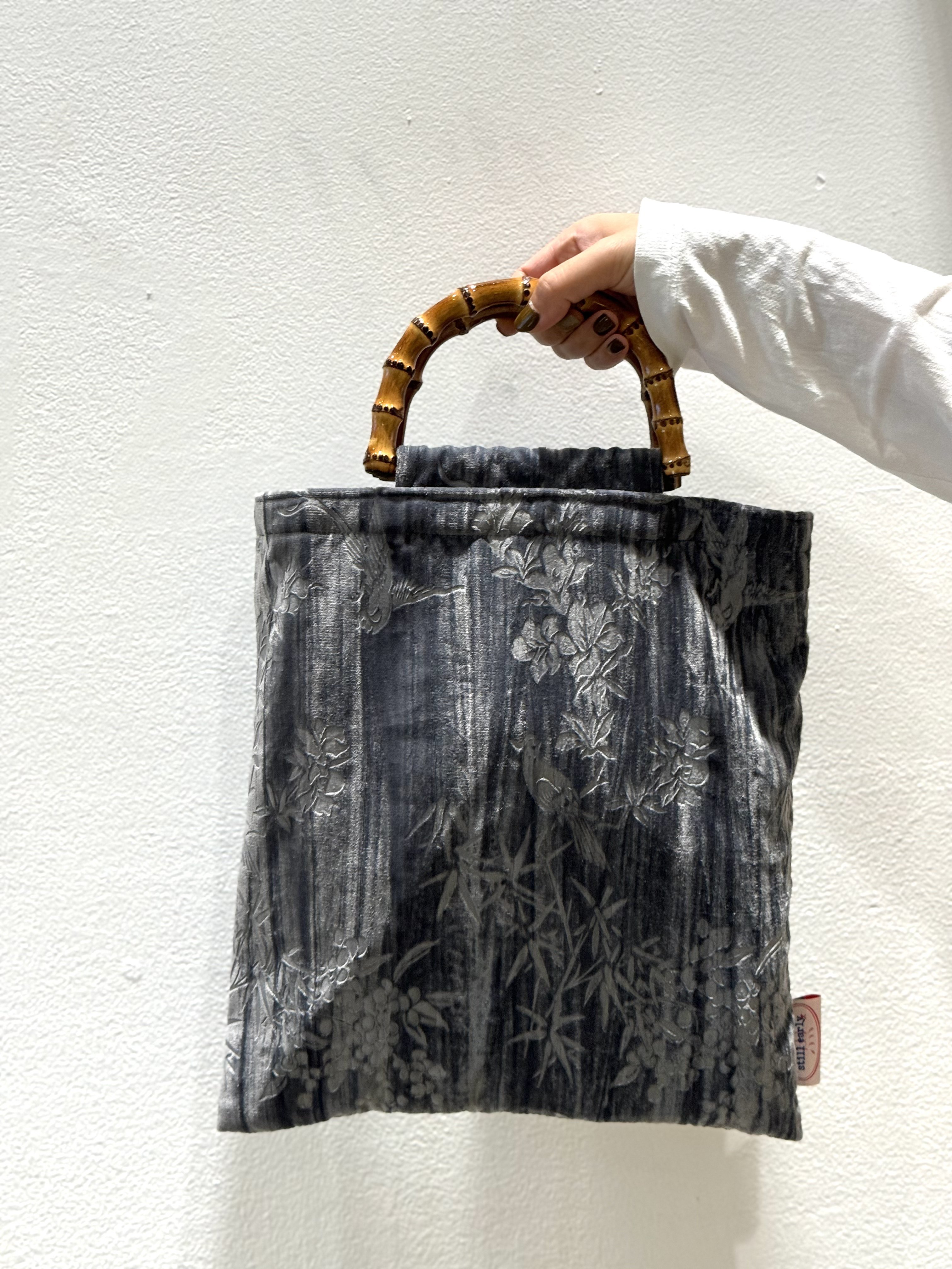 鱼家 新中式复古褶皱丝绒高级灰褶皱感压花竹节包托特双层竹节包