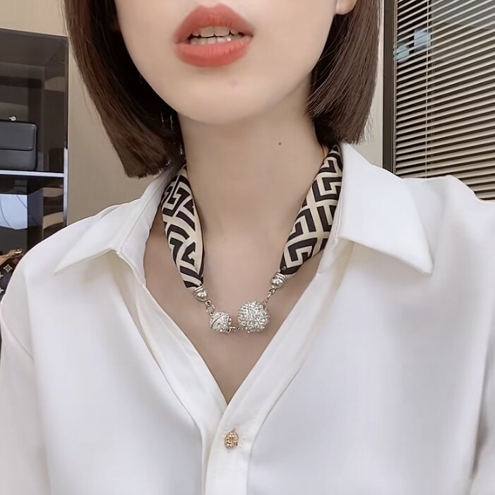 项链式磁吸扣丝巾女小长条2026新款爆款春秋冬季字母搭配衬衫围巾
