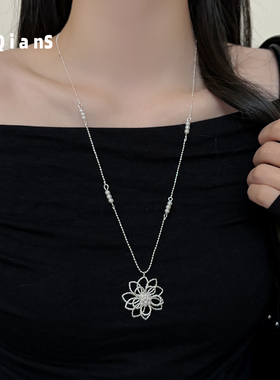银色镂空珍珠花朵高级感锁骨链