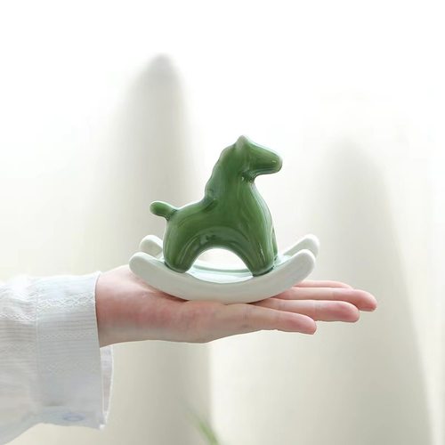 陶瓷摆件摇摇马绿马趣味茶宠摆设