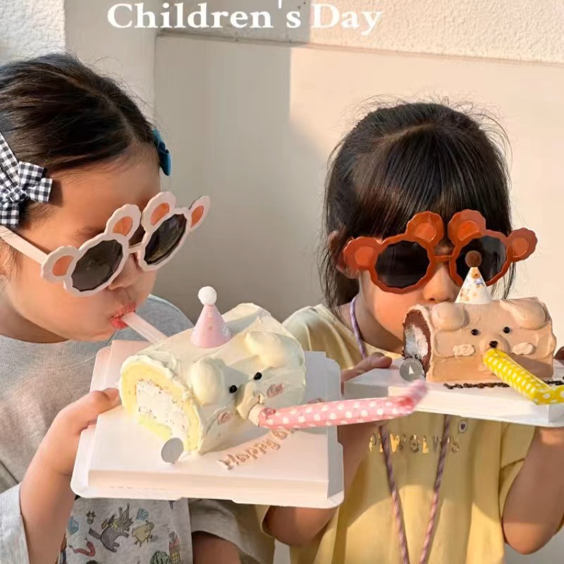 可爱六一儿童口哨蛋糕卷吹龙手绘面包卷小熊墨镜迷你毛球帽插件
